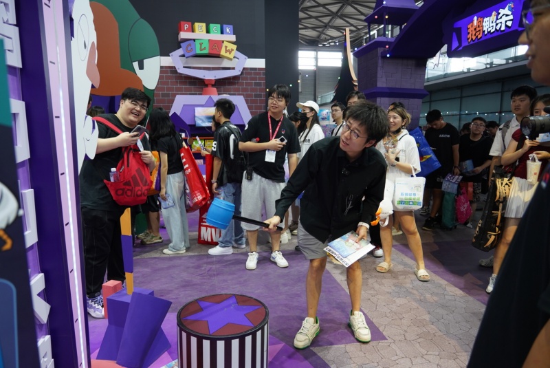鹅鸭杀电竞主播擂台赛上演,金山世游展台持续引爆热度