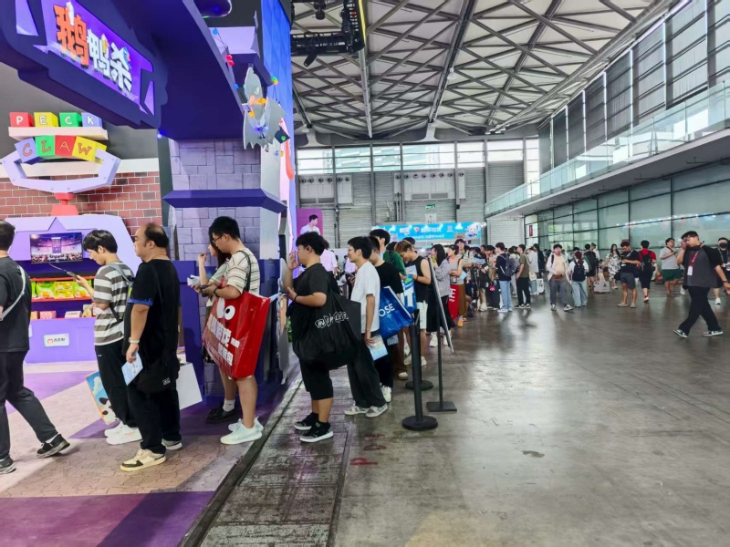 鹅鸭杀电竞主播擂台赛上演,金山世游展台持续引爆热度