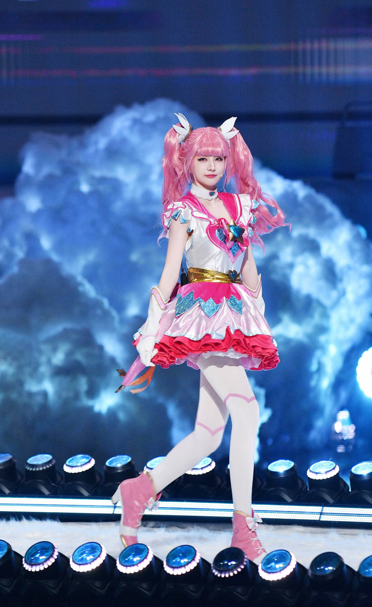 百位顶流明星主播齐聚成都，和平精英“刺激之夜”完美收官！